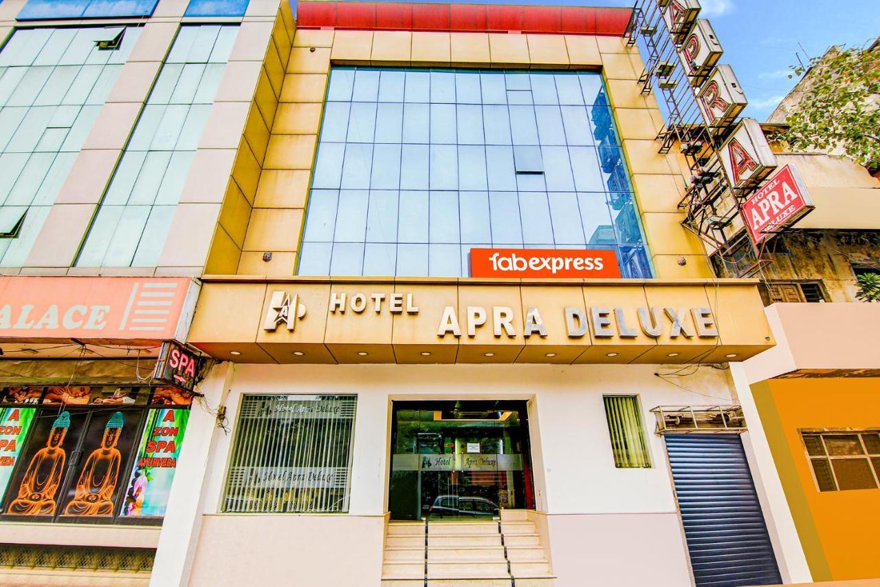 Hotel Apra Deluxe New Delhi Exteriör bild