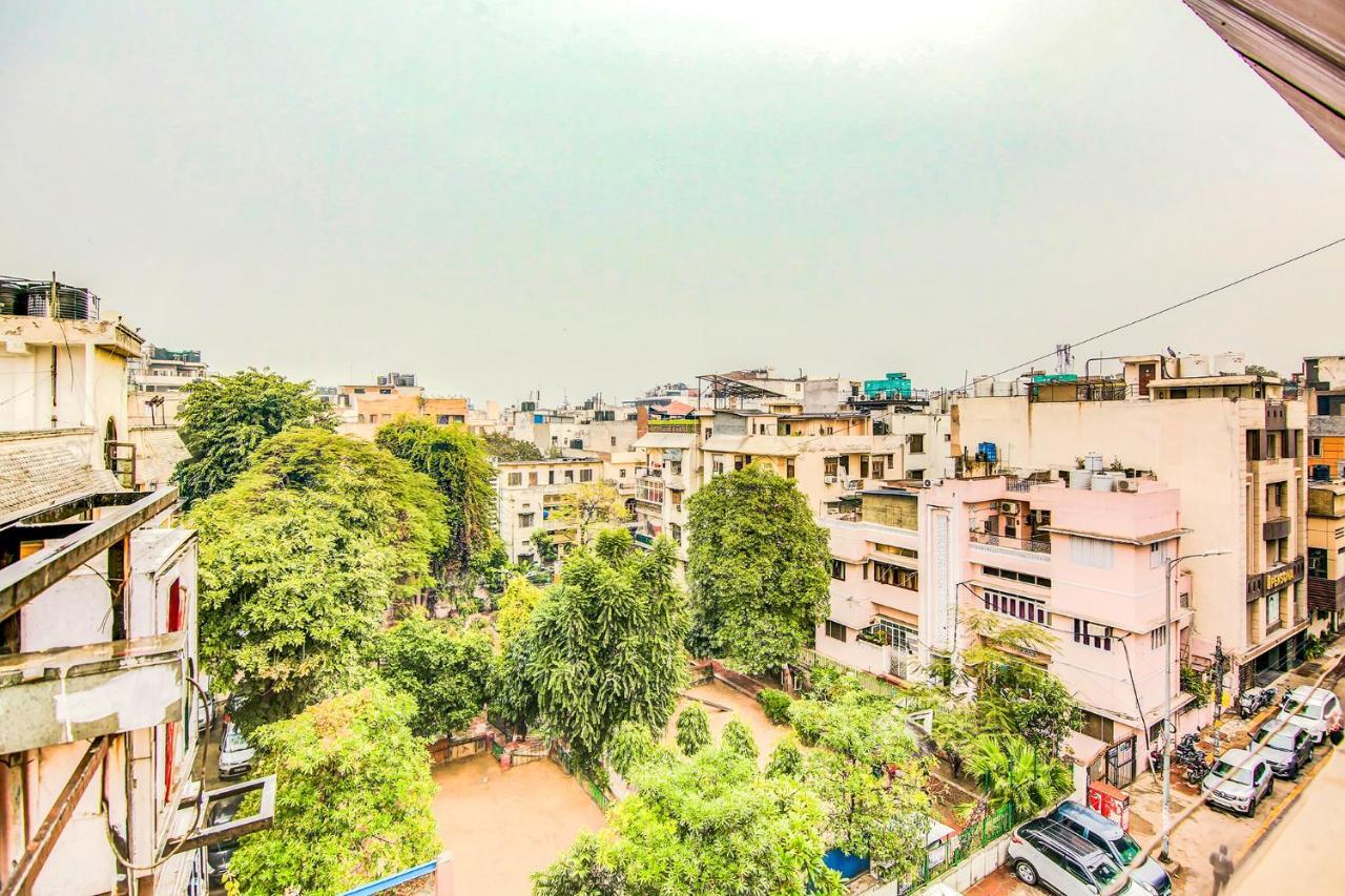 Hotel Apra Deluxe New Delhi Exteriör bild